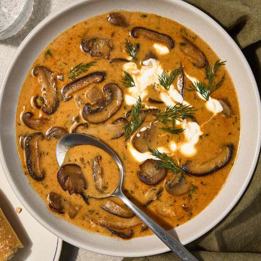 creamy_mushroom_soup_hungarian_paprika.